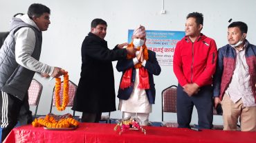 सामाजिक विकास मन्त्रालयकाा सचिवलाई जिल्ला भलिबल संघ कास्कीको स्वागत