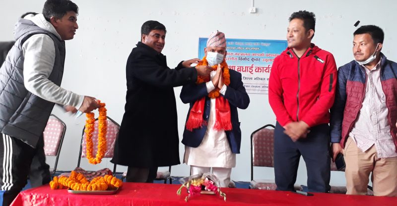 सामाजिक विकास मन्त्रालयकाा सचिवलाई जिल्ला भलिबल संघ कास्कीको स्वागत