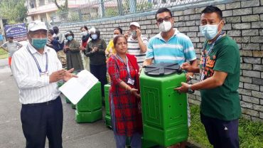 पोखरा १० मा बायो ग्याँस प्लान्ट र मल बनाउने ड्रम बितरण