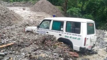 कास्कीमा गुडिरहेको एम्बुलेन्समाथि पहिरो खस्यो, बिरामीको मृत्यु