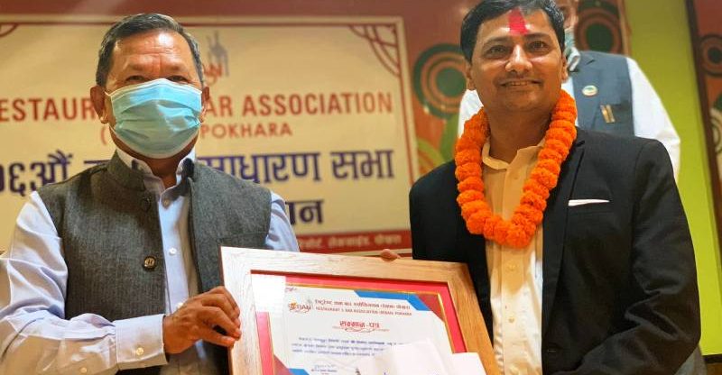 पत्रकार लामिछानेलाई पर्यटन पत्रकारिता पुरस्कार, रेवान पोखराको अध्यक्षमा लक्ष्मण बराल