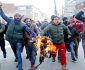 पोखरामा प्रधानमन्त्रीको पुत्लादहन गर्दै सडकमा नाराबाजी