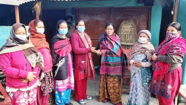 क्यान्सर पीडित नेपालीलाई आमा समुहको सहयोग