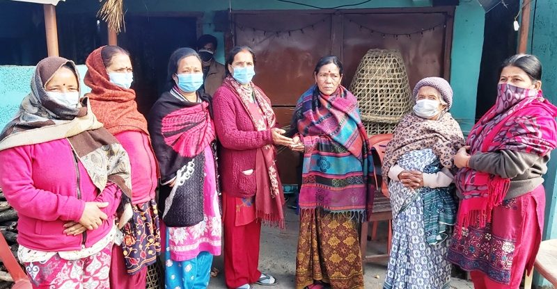 क्यान्सर पीडित नेपालीलाई आमा समुहको सहयोग