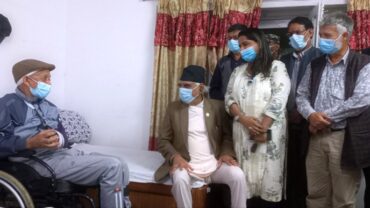पोखराका मेयर जिसीको स्वास्थ्य अवस्थाबारे जानकारी लिन मुख्यमन्त्री पोखरेल घरमा