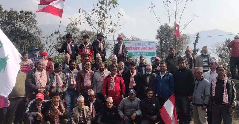 पोखरामा १९ घार्मीमा अन्य पार्टि परित्याग गरे २३ जना काग्रेसमा प्रबेश