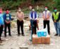 नेपाल पत्रकार महासंघ गण्डकी स्वास्थ्य सुरक्षा सामग्री हस्तान्तरण गर्दै