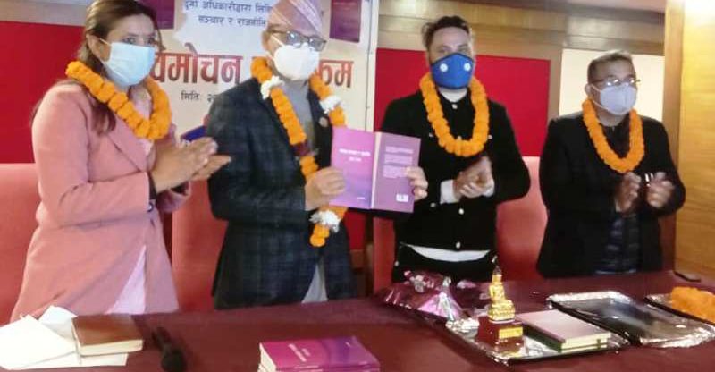 कोरोना नियन्त्रणमा सरकारी प्रयास सन्तोषजनक अध्यक्ष तिमिल्सिना, दुर्गाको पुस्ताक विमोचन