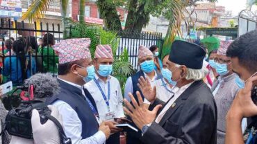 पोखराका खोप केन्द्रमा मुख्यमन्त्रीको अनुमगन, खोप केन्द्र बढाउन र भीडभाड कम गर्न निर्देशन