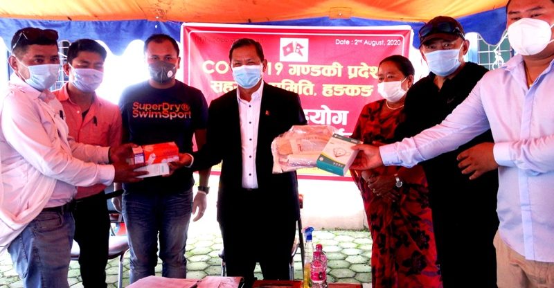 गण्डकी प्रदेश सहयोग समिति हङकङद्वारा प्रदेश सरकारलाई १३ लाख ५ हजारको स्वास्थ्य सामग्री सहयोग