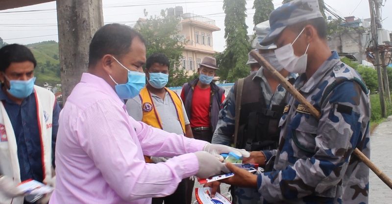सेन्ट्रल गार्डेनद्वारा एक लाख ८२ हजार बराबरको सचेतना सामग्री वितरण