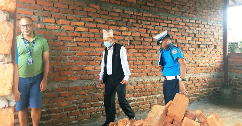 कास्की ट्राफिक कार्यालय भवनको मन्त्री र डिआईजि द्धारा अबलोकन