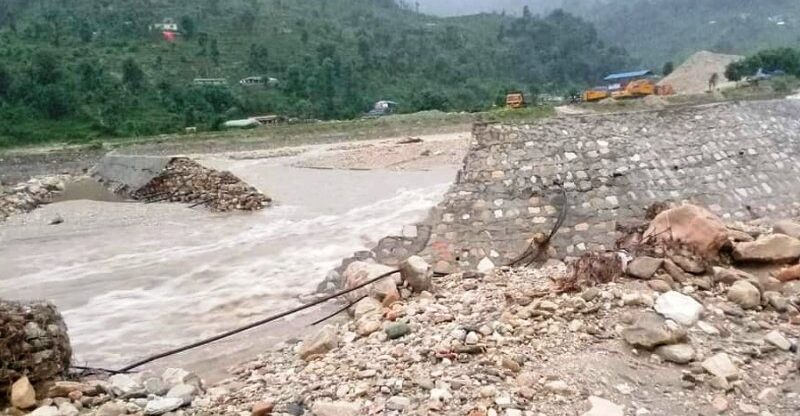 हर्पनखोला सिल्टेसन ड्याम बगायो, ठुलाखेतका केही घर जोखिममा
