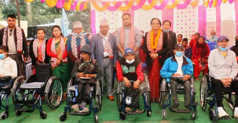 अपाङ्गका लागि सहयोगी सामग्री ह्विलचियर वितरण