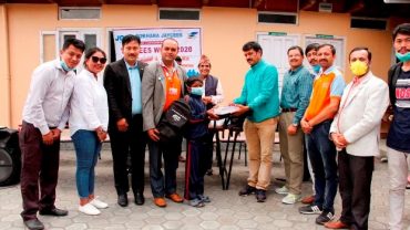 पोखरा जेसिज द्धारा शैक्षिक तथा स्वास्थ्य सामग्री हस्तान्तरण