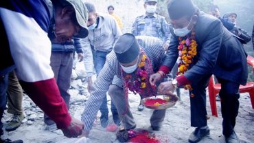 गोर्खाको आरुघाट गाउपालिकामा एक मोटरेवल पुल र दुई झोलुङ्गेपुलको सिलान्यास