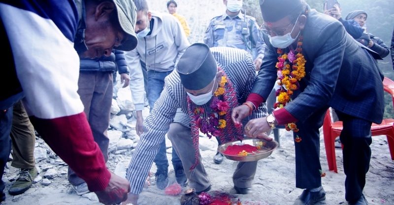गोर्खाको आरुघाट गाउपालिकामा एक मोटरेवल पुल र दुई झोलुङ्गेपुलको सिलान्यास