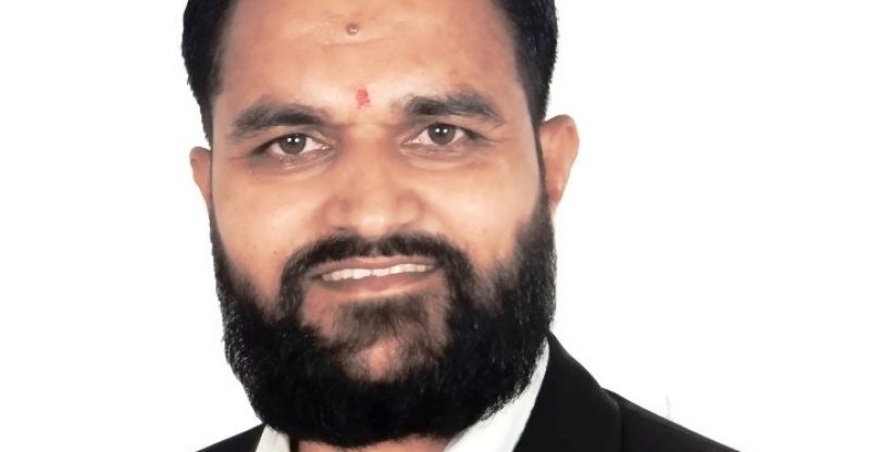 कमल पौडेल अथक