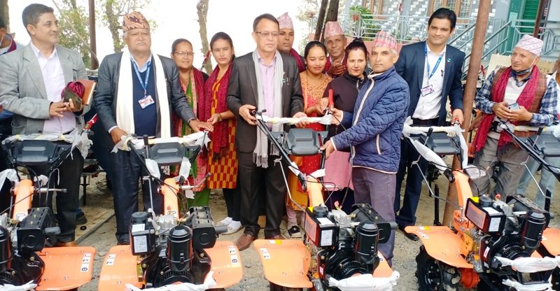 पोखरामा किसानलाई हाते ट्रयाक्टर वितरण