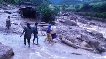 ढोरपाटनमा बाढीः चार जनाको मृत्यु, १३ बेपत्ता, ३० घर बगायो