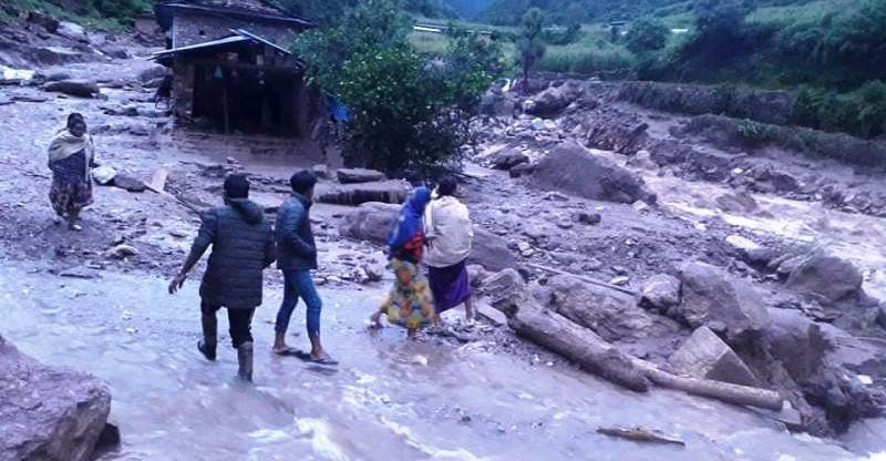 ढोरपाटनमा बाढीः चार जनाको मृत्यु, १३ बेपत्ता, ३० घर बगायो