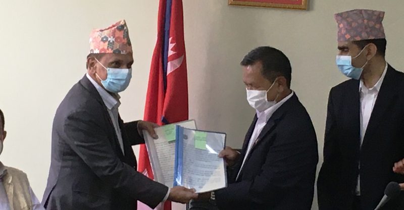 गण्डकी प्रदेशका मुख्यमन्त्रीले गरे मन्त्रीसँग कार्यसम्पादन सम्झौता