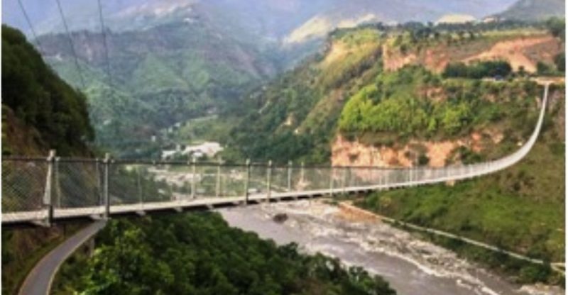 विश्वकै लामो झोलुङ्गे पुल