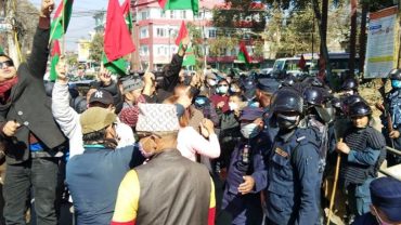 पोखरामा प्रधानमन्त्री ओलीको पुत्लादहन