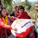 काँग्रेस कास्की सहसचिव रंगीलाले करिब २ लाख बराबरको न्यानो कपडा वितरण