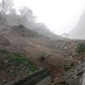 बिहानको पहिरोले मुग्लिन– नारायणगढ सडक अवरुद्ध