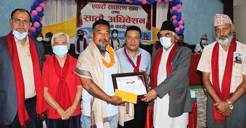 भुतपुर्व खेलाडी मञ्चको अध्यक्षमा पराजुली निर्वाचित, पत्रकार राम गुरुङ सम्मानित