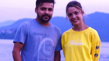 गायक सन्तोष बस्याल र गायिका समिक्षा अधिकारी