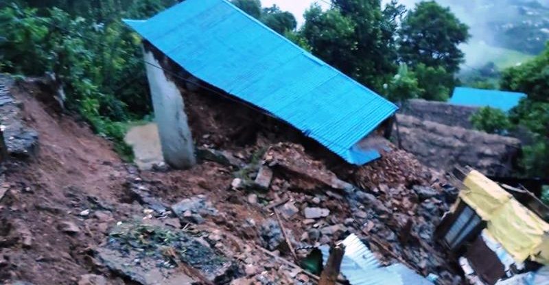 स्याङ्जामा पहिरोले घर पुरिँदा ६ जनाको मृत्यु, ४ जना बेपत्ता