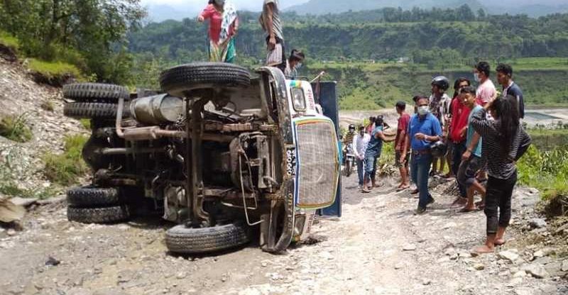 कास्कीको मेलबोटमा टिप्पर दुर्घटना तस्बिर सौजन्यः रमेश क्षत्री