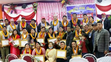 युनाईटेड क्लवद्धारा विभिन्न ब्याक्तिहरु सम्मानित